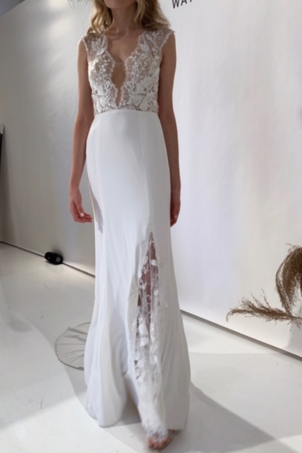 Willowby Watters Dasher Wedding Gown | Lovely Bride | Verve Event Co. #2020bridalfashion #bridalstyle #bridestyle #plungingnecklinebridaldress