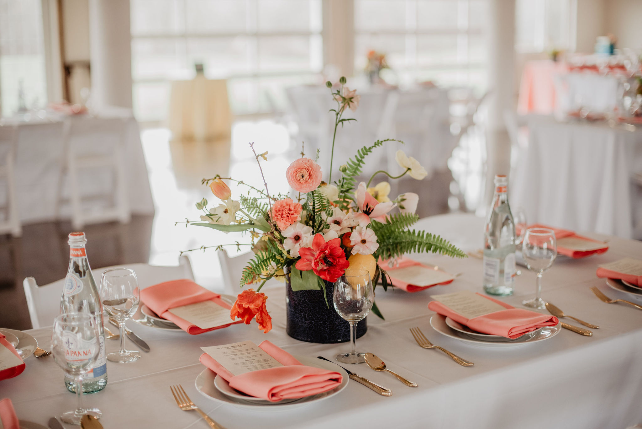 PINK AND WHITE TABLESCAPE WITH FLORALS AND PINK NAPKINS