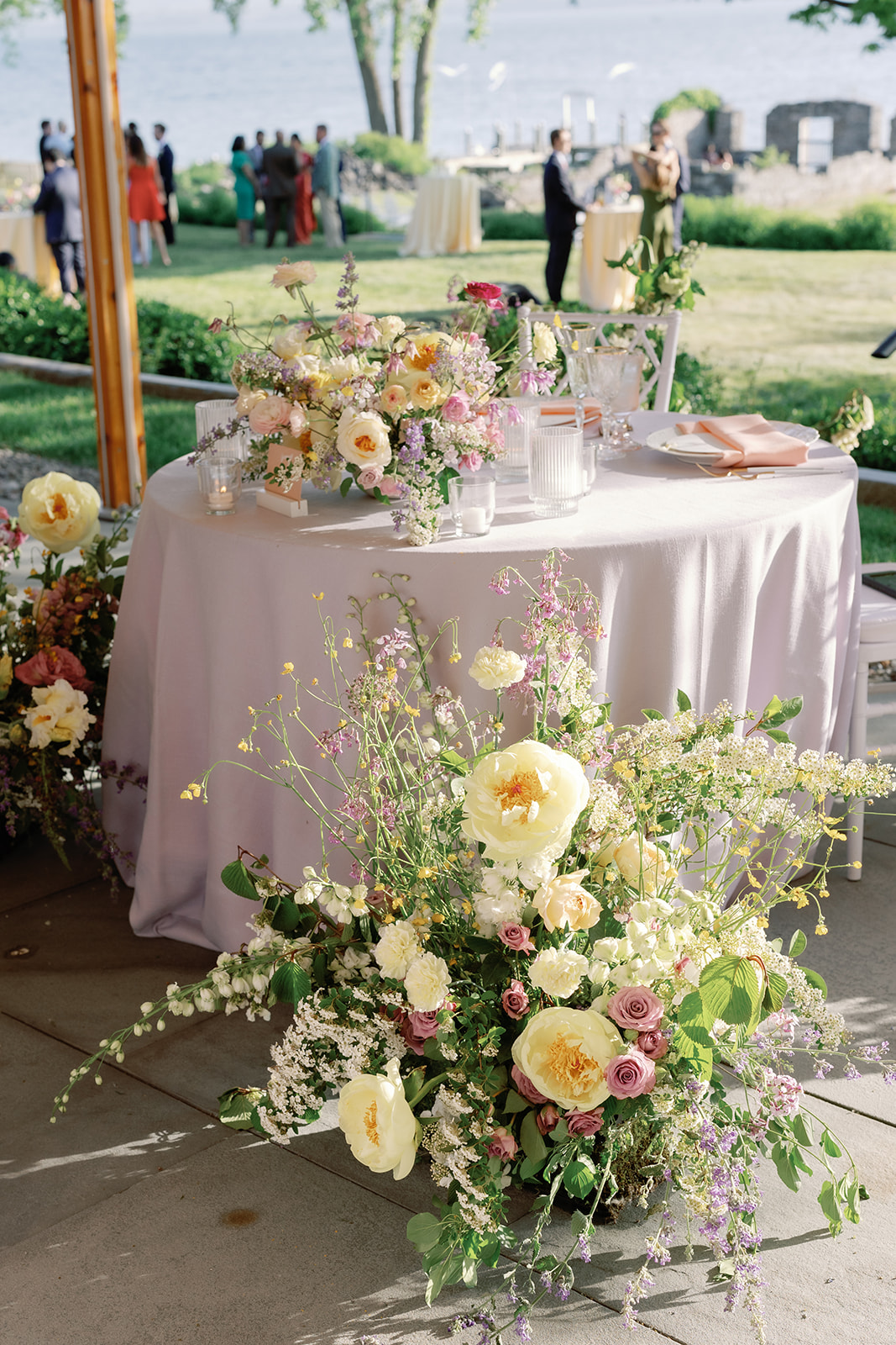 sweetheart table at inns of aurora wedding