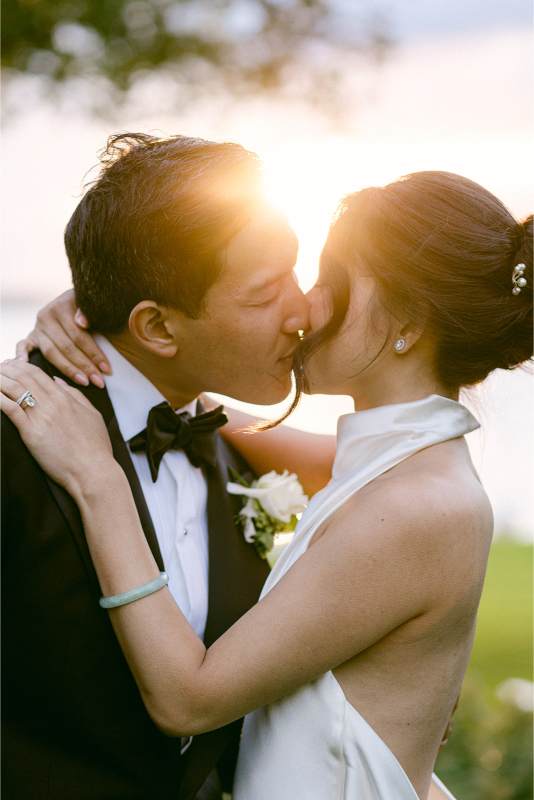 sunset kiss new the lake at inns of aurora New York wedding