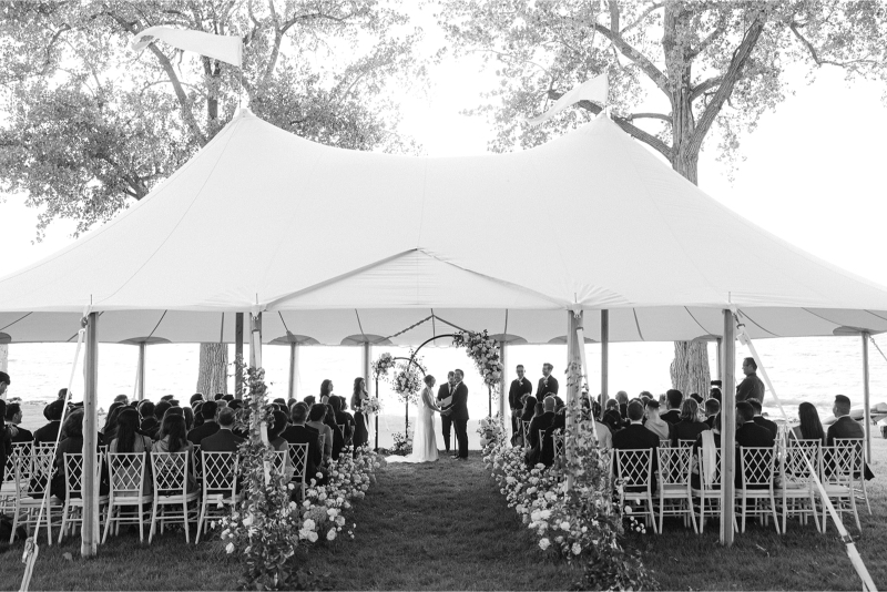 lake side wedding at inns of aurora