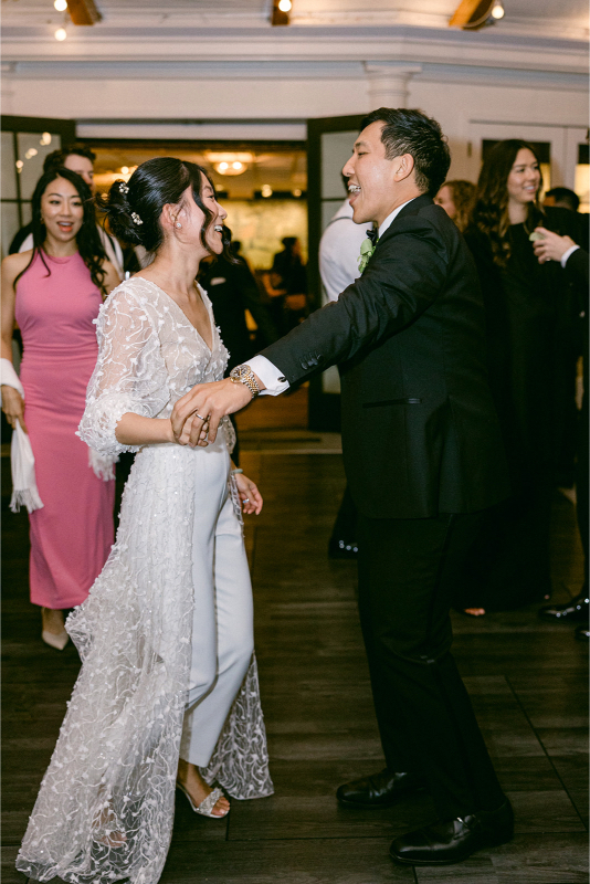 dancing at inns of aurora wedding