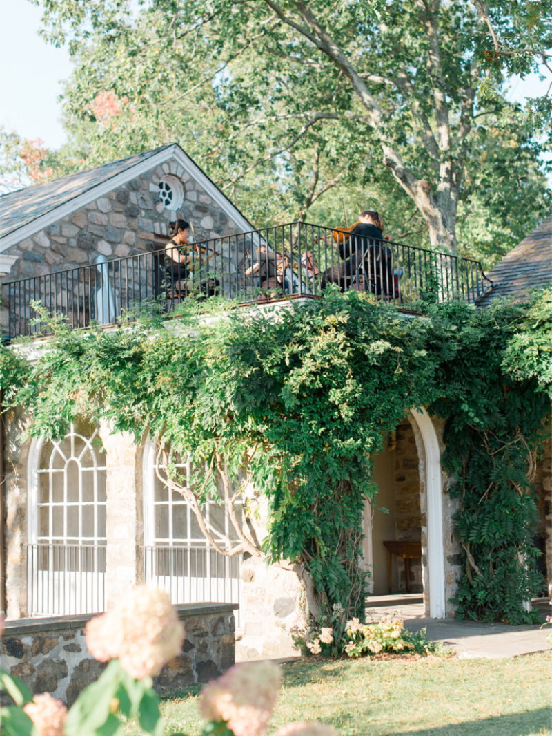 Wedding musicians playing at Glynwood. 
