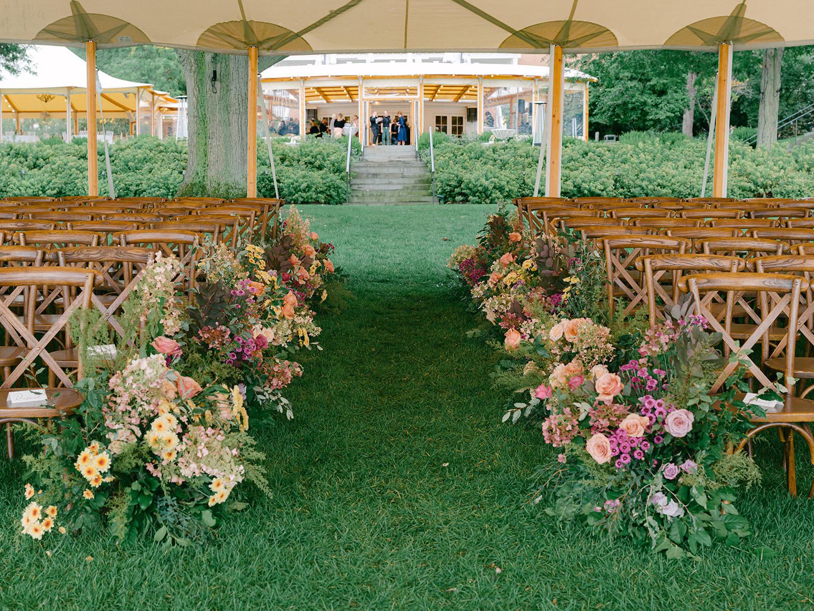 Floral lined aisle for wedding ceremony on the lawn of Inns of Aurora.