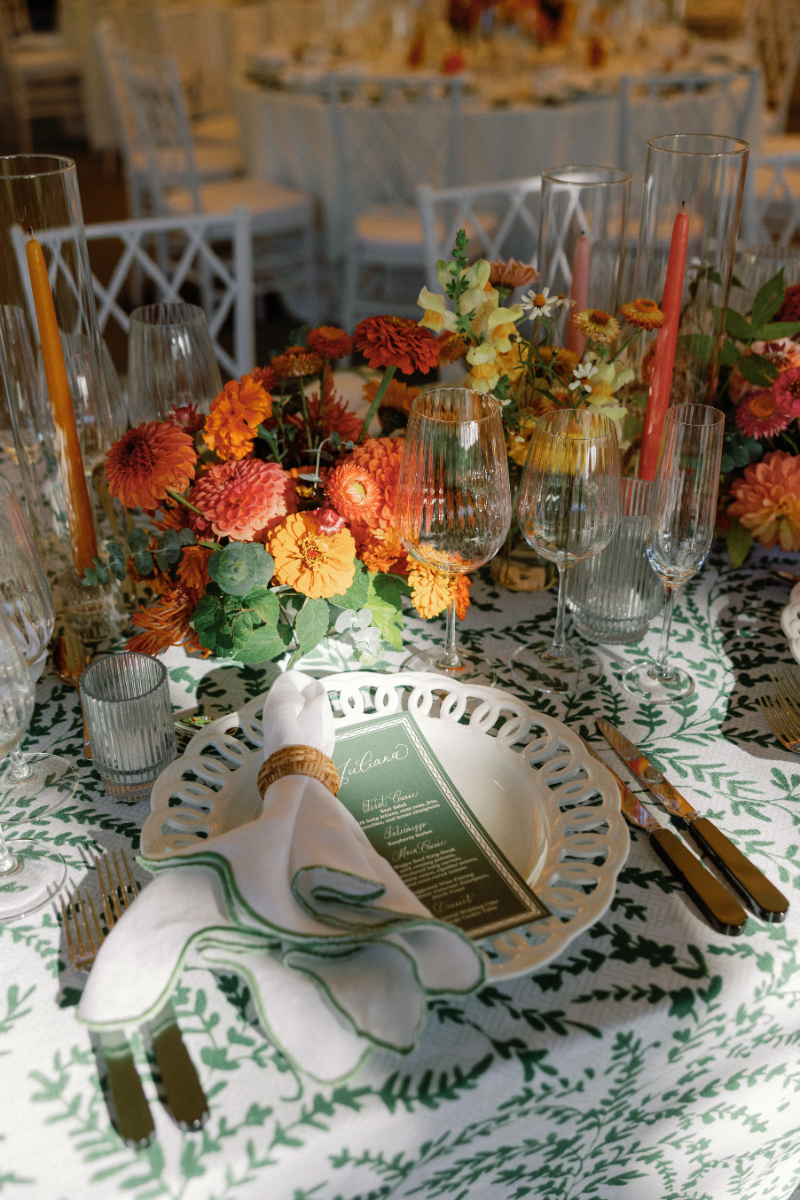 Table setting for Slim Aarons inspired wedding reception at Inns of Aurora.