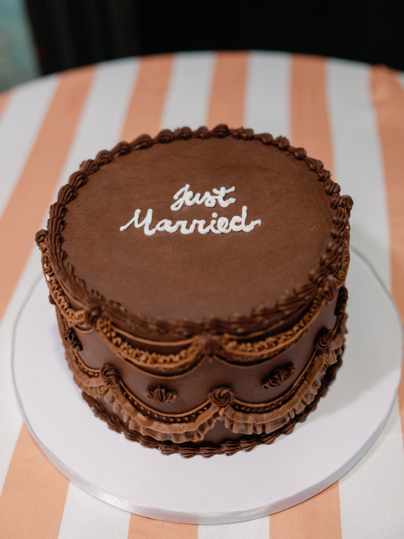 Chocolate cake for wedding reception that says "just married."